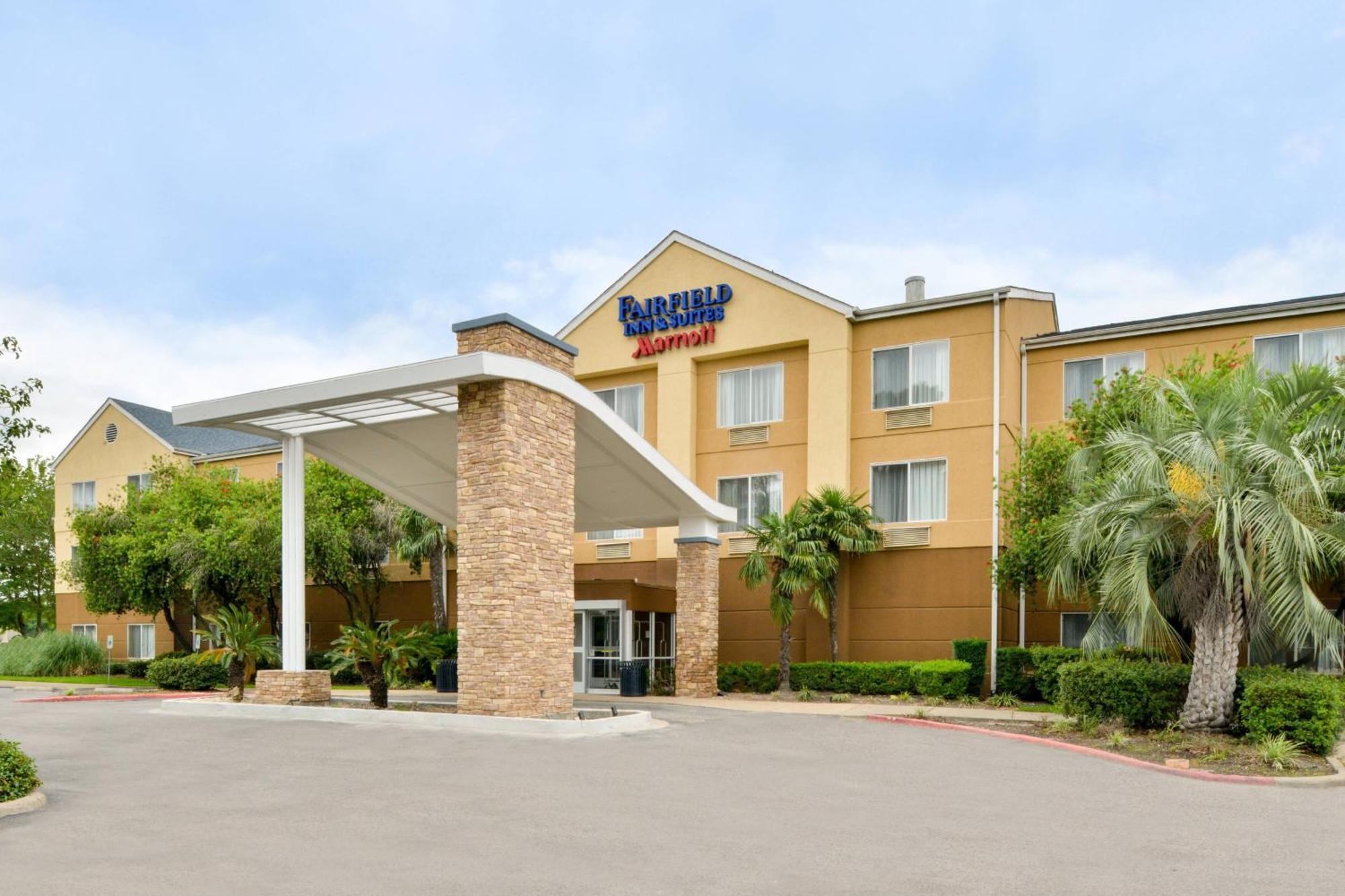 Fairfield Inn & Suites Бомонт Экстерьер фото